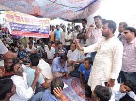 Hunger Strike of Home Guard candidates terminated by DM Madhepura