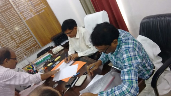 Madhepura DM L.P.Chauhan taking charge from IAS Gopal Meena .