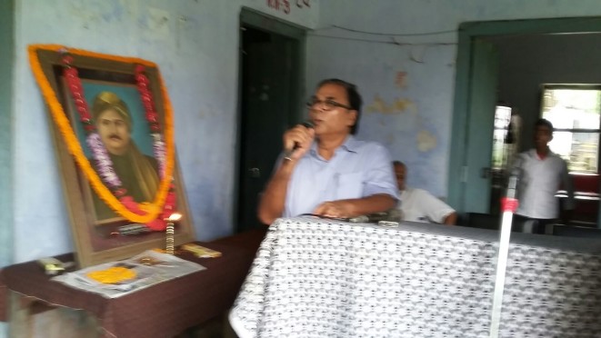 Dr. Madhepuri addressing at Ras Bihari Uchh Vidyalaya Madhepura