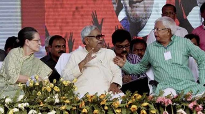 nitish, soniya and lalu at gandhi maidan patna