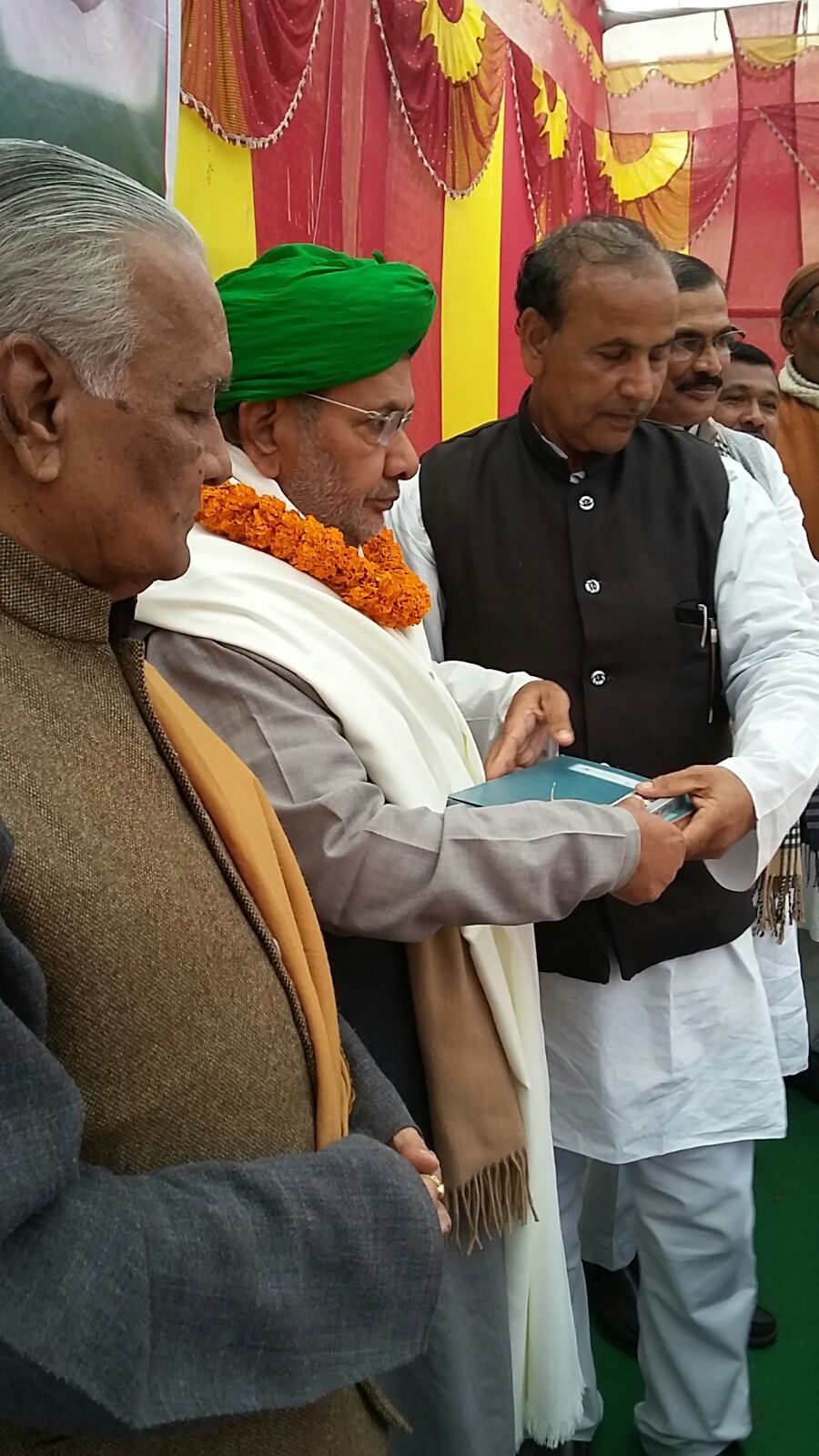 Rashtriya Adyaksh Sharad Yadav is being honoured by Zila Adyaksh (JDU) in Party Worker's Meeting at Madhepura