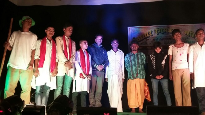 Md. Shahanshah & Soni Raj with other artists of Nawachar Rang Mandal, Madhepura