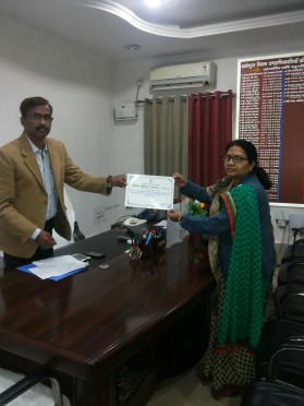 DM Md.Sohail giving certificate to Shanti Yadav