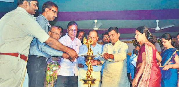 Dynamic Personality of Madhepura Dr. Bhupendra Narayan Yadav Madhepuri, Dynamic DM Md. Sohail, SP Vikas Kumar and others inaugurating Singheshwar Mahotsav 2016