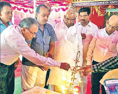 Teachers inaugurating UGC sponsored seminar at UVK College Kadama.