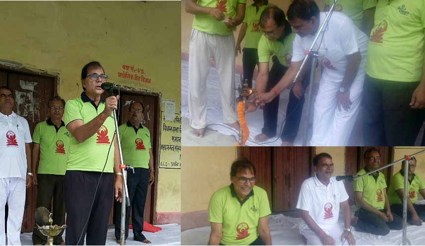 Samajsevi Dr.Bhupendra Madhepuri and Principal Dr.Niranjan Kumar along with students & teachers celebrated International Yoga Diwas in S.N.P.M Inter School Madhepura .