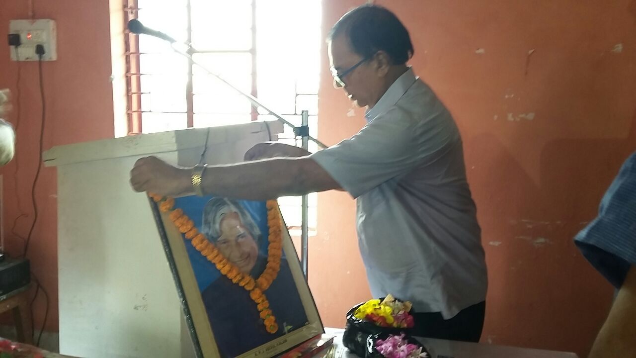 Udghatankarta Dr.Bhupendra Madhepuri paying tribute to Bharatratna Dr APJ Abdul Kalam at Madhepura College Madhepura .