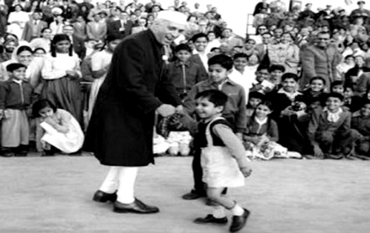 jawaharlal-nehru-with-children