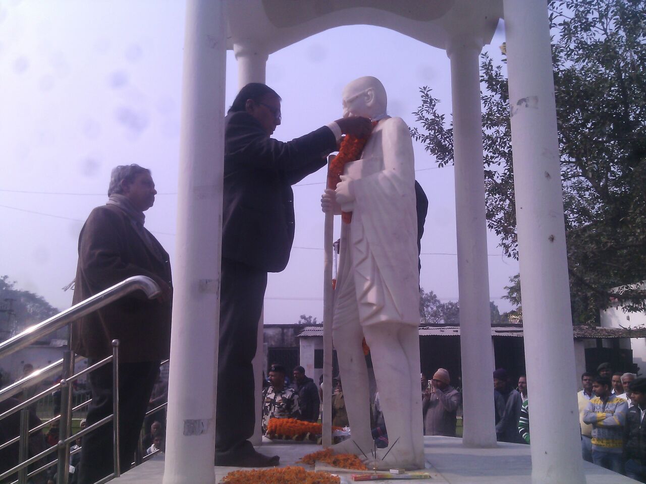 Samajsevi Dr.Bhupendra Madhepuri paying tribute by garlanding Rashtrapita Mahatma Gandhi's statue at the campus of Madhepura Collectriate on the Martyrs Day 30th January 2017