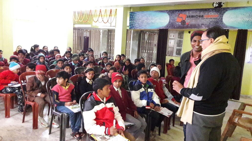 Dr.Bhupendra Narayan Madhepuri & Sawant Ravi amidst the Hindi Spelling Bee Kids at Samidha Groups Hall