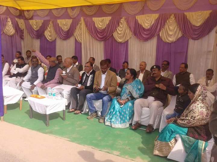 Honorable Energy Minister Mr.Bijendra Prasad Yadav alongwith Dr.Madhepuri , DM Md.Sohail , Zila Parishad Adhyaksha Manju Devi, SP Vikash Kumar and others after finishing the programe of Manav Kadi at Bhupendra Chowk Madhepura.