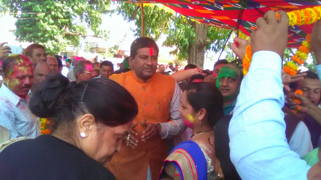 Dr.Indubala Singh , former Vice Chancellor of BN Mandal University & Principal of Purnea Mahila College Purnea & others celebrating the grand victory of MLC Dr.Sanjeev Kumar Singh.