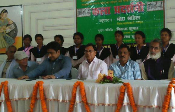 From L to R Aadyanand Yadav, Convenor Sanjay Kumar, DDC Mithilesh Kumar, Educationist Dr.Bhupendra Narayan Yadav Madhepuri, Dr.Sitaram Yadav, Shambhu Sharan Bhartiya & team of Painters including Rekha Tudu and others at Bhupendra Kala Bhawan Madhepura.