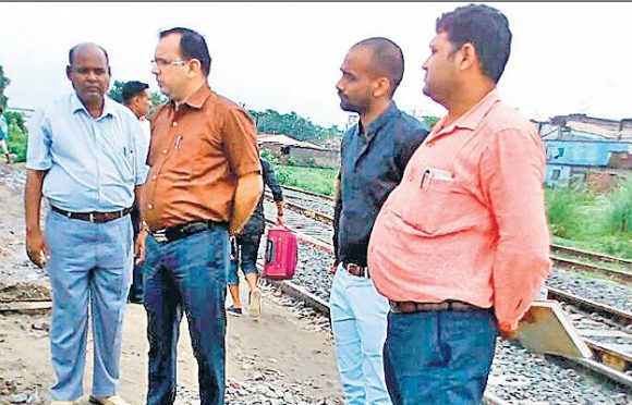 Senior DSTE Abhishek Kumar along with DSTE Vivek Saurabh and officers Sashibhushan, Alok Srivastav, Naseem Ekwal , Amit Kumar Suman inspecting Saharsa Rail Campus.