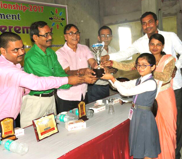 The Patron of Spelling Bee Championship Dr.Bhupendra Madhepuri along with Pro.VC Farookh Ali , DSW Dr.AK Mishra , PRO Dr.Sudhanshu Shekhar , Pr.Sanjeeta Yadav , Er.BK Munna and others conferring the Paramount Honour to Sana Yadav.