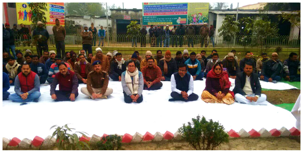 DM Md.Sohail , Adhyaksha Smt.Manju Devi, Vice-Chairman Raghunandan Das , Samajsevi Dr.Madhepuri , SP incharge Md.Rahmat Ali and others attending Sarv Dharma Prarthna at Samaharnalaya Campus, Madhepura.