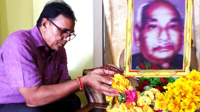 Dr.Bhupendra Madhepuri paying homage to Manishi Bhupendra Narayan Mandal on his 44th death anniversary at Patna.