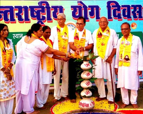 Bhishm Pitamah of Madhepura Dr.Bhupendra Narayan Yadav Madhepuri inaugurating International Yoga Day along with Chief Guest Janarandan Prasad Yadav at Kirti Narayan Krida Maidan (21st June 2018), Madhepura.