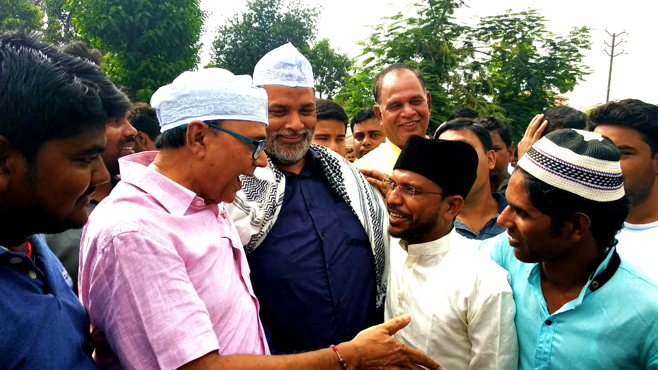 Samajsevi Sahityakar Dr.Bhupendra Narayan Madhepuri along with the Present MP of Madhepura Shri Rajesh Ranjan alias Pappu Yadav expressing & explaining the importance of Eid to Muslim Youngters in presence of Dr.Ashok Kumar (Principal Madhepura College) after finishing Eid Namaz near Madhepura Eidgah.