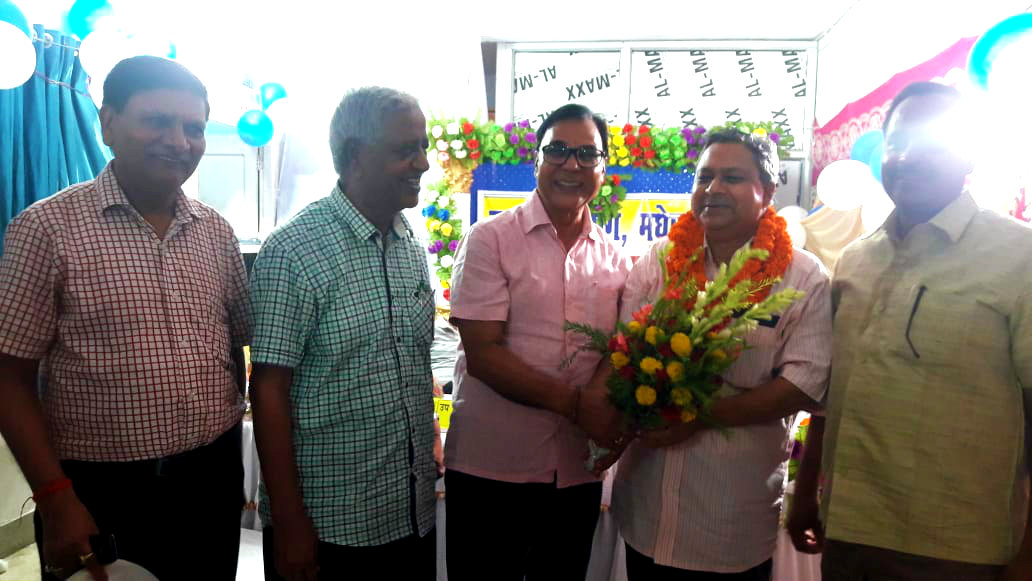 Samasjsevi Dr.Madhepuri along with Dr.N.K.Nirala , Prof. S.K.Yadav & CS Dr.Shailendra Kumar greeting Dr.Gadadhar Pandey on his Farewell function at Sadar Hospital , Madhepura.