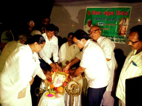 Chief Guest and Samajsevi Sahityakar Dr. Bhupendra Narayan Yadav Madhepuri, Brahmakumari Ranju Didi, Business magnet Dinesh Sarraf, Dr.Arun Kumar (HOD Zoology), Dr.N.K.Nirala, Omprakash and others paying homage to Brahma Kumari Dadi Prakashmani on her punyatithi at Madhepura.