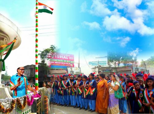 Dr.Bhupendra Narayan Yadav Madhepuri addressing students & people after national flag hoisting on 72nd Independence Day at Bhupendra Chowk Madhepura.