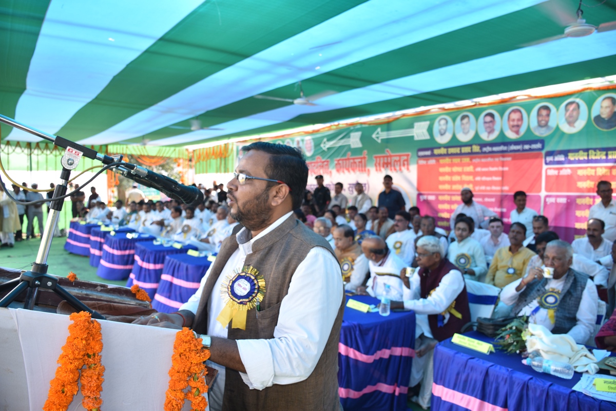 Dr. Amardeep, President, JDU Media Cell addressing Dalit-Mahadlit Sammelan at Singheshwar