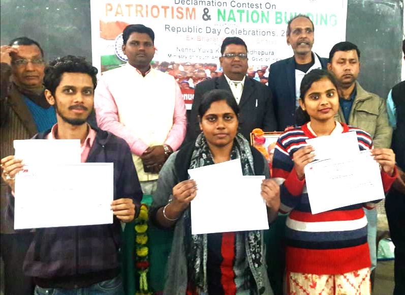 Pratibhagi Priyanka Kumari (Madhepura), Swati Suman (Gwalpara) and Nishant Suman (Kumarkand) having 1st, 2nd & 3rd positions respectively with cheques & certificates.