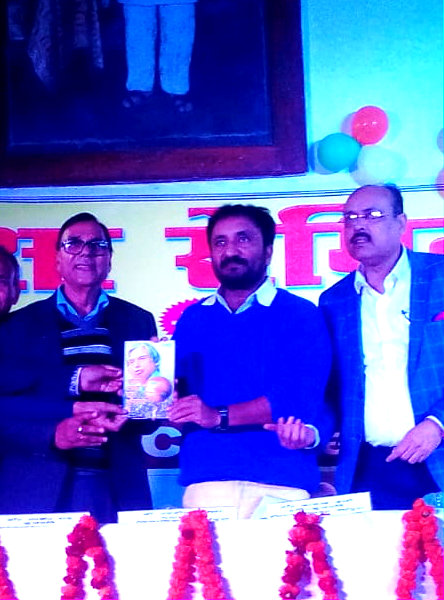 Samajsevi Dr.Bhupendra Madhepuri presenting his book "Chhota Lakshya Ek Apradh Hai" to Super 30 founder Anand Kumar at BN Mandal Auditorium Madhepura.