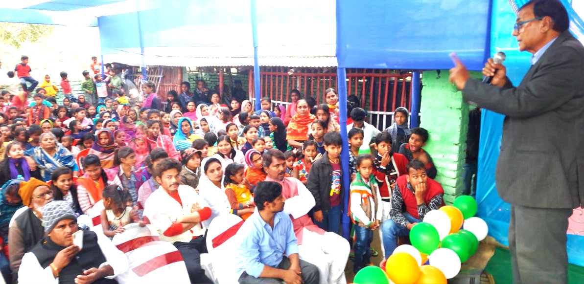 Samajsevi-Sahityakar Dr.Bhupendra Madhepuri addressing kid & guardians at Genius Public School, Misson Road Madhepura 