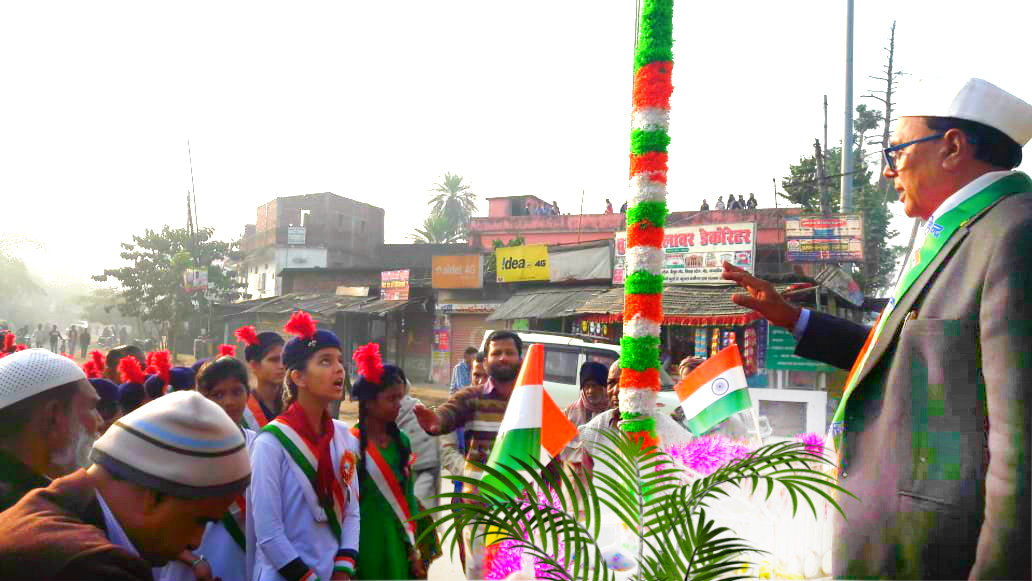 Dr.Madhepuri addressing children after flag hoisting at Bhupendra Chowk , Madhepura. 