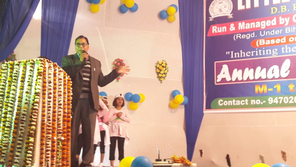 Dr.Madhepuri addressing Students, Teachers and Parents during 8th annual day function of Little Birds School at BP Mandal Nagar Bhawan,Shahid Chulhai Marg Madhepura  .