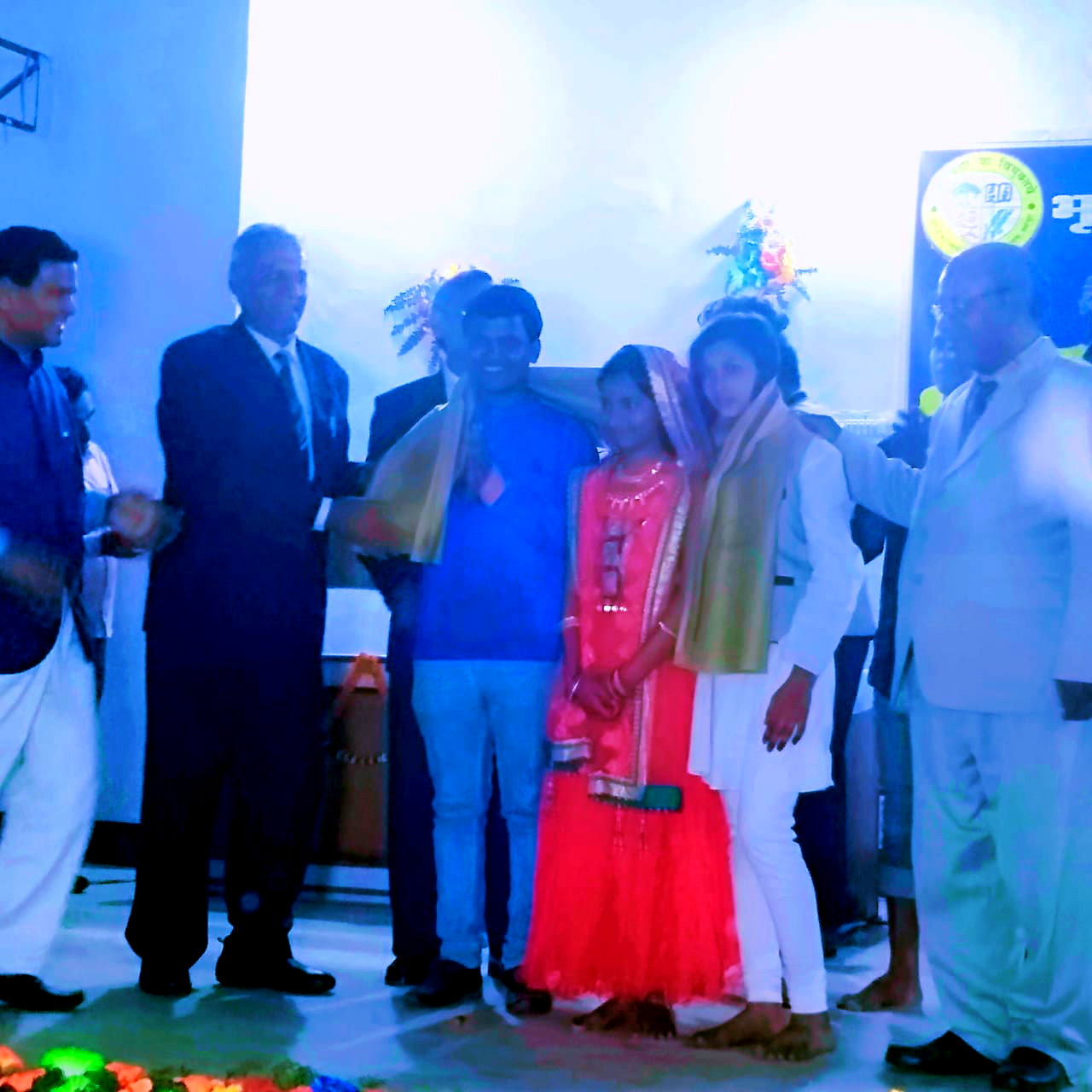 Honorable Vice-Chancellor Prof(Dr.) A.K.Roy encouraging the artists of Srijan Darpan in presence of BN Musta Secretary, Senator & Convenor Prof. (Dr.) Naresh Kumar, Pro. - VC Dr.Farooque Ali, DSW Dr.Sheomuni Yadav & others.