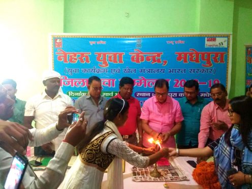 Samajsevi Dr.Bhupendra Madhepuri along with BDO Arya Gautam, Senator Dr.Jawahar Paswan, Prof.Sanjay Parmar and others inaugurating Zila Yuva Sammelan organised by Nehru Yuva Kendra at Madhepura.