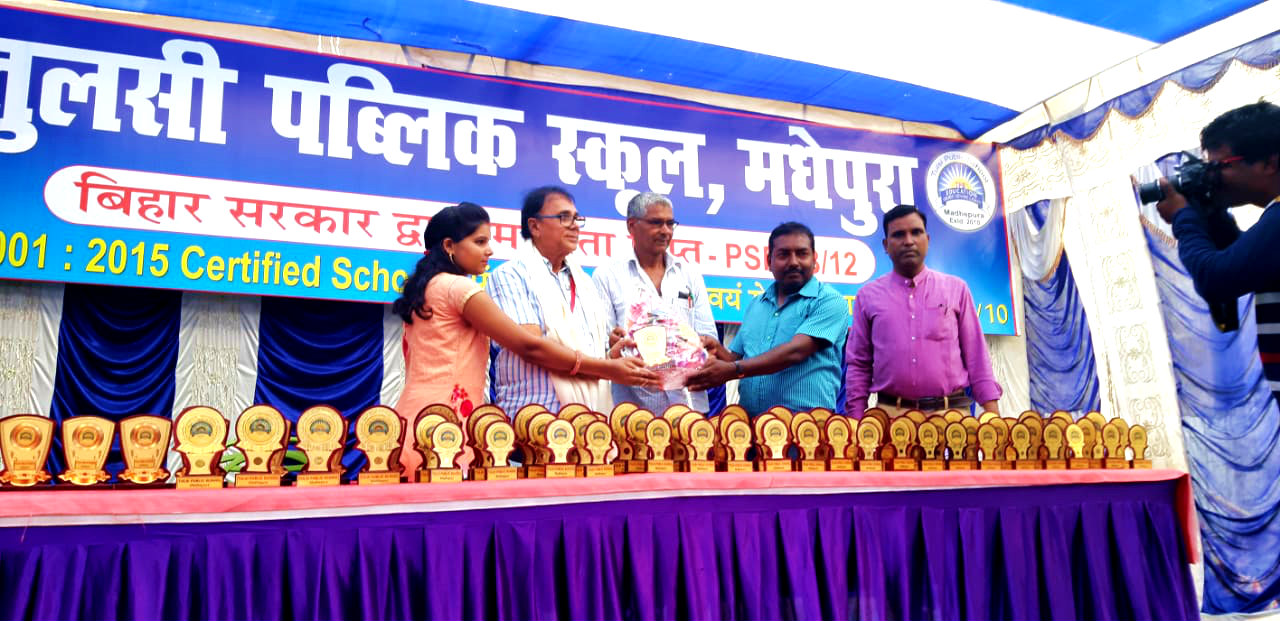 Chief Guest Dr.Madhepuri is being honoured by Director, Principal and Teachers at Tulsi Public School Madhepura.