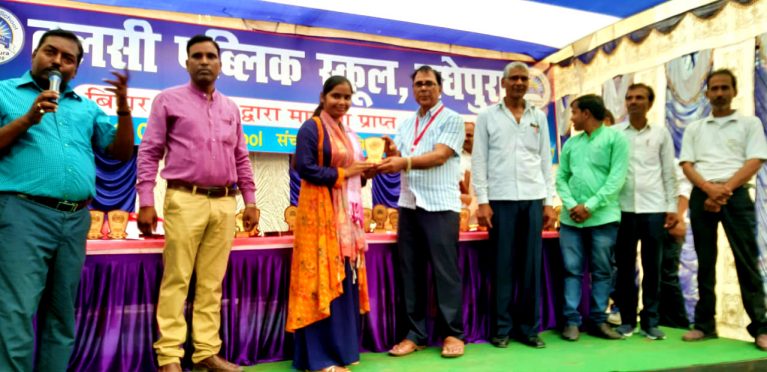 Chief Guest Dr.Bhupendra Madhepuri giving Momentos and Certificates to the toppers of respective classes in presence of director Shyamal Kumar Sumitra, Principal, Teachers, Students and their guardians at Tulsi Public School Madhepura.