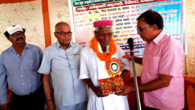 Dr.Madhepuri along with Dr.Shiv Narayan Yadav Wishing Baba Ganga Das on his 70th Birthday Function at Singheshwar.