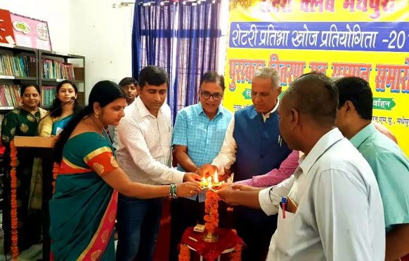 VC DR.A.K.Ray, Dr.Bhupendra Madhepuri, Dr.Amit Kumar, Dr.Vandana Kumari and others inaugurating Pratibha Samman Samaroh organised by Madhepura Rotary Club at Holy Cross School.