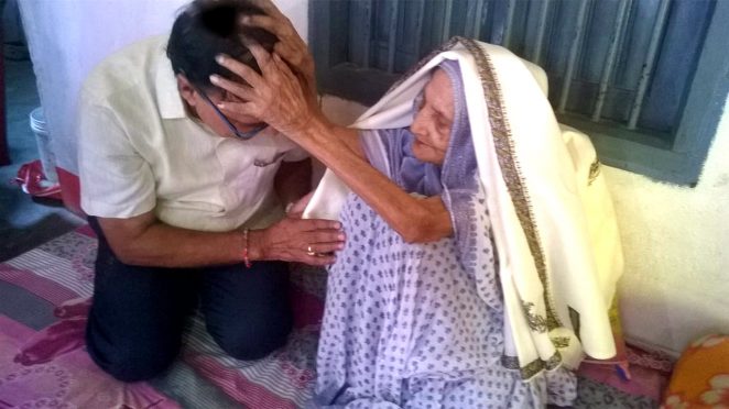 Dr.Bhupendra Madhepuri is getting blessings from Shahid Mata Bechni Devi (W/O Shahid Bhola Jha).