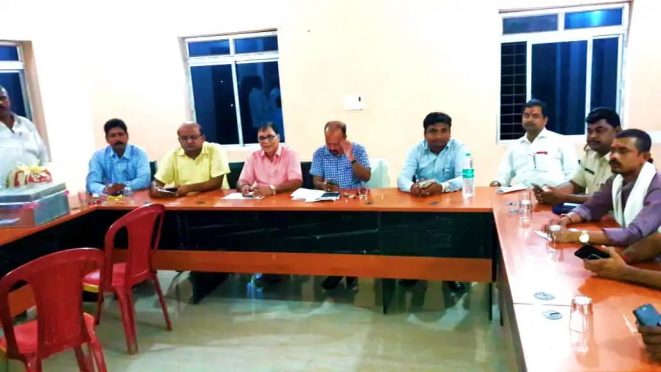 Singheshwar Mandir Trust Secretary SDM Vrindalal, Seinior Member Dr.Bhupendra Narayan Yadav Madhepuri, Manish Sarraf during Meeting at Singheshwar.