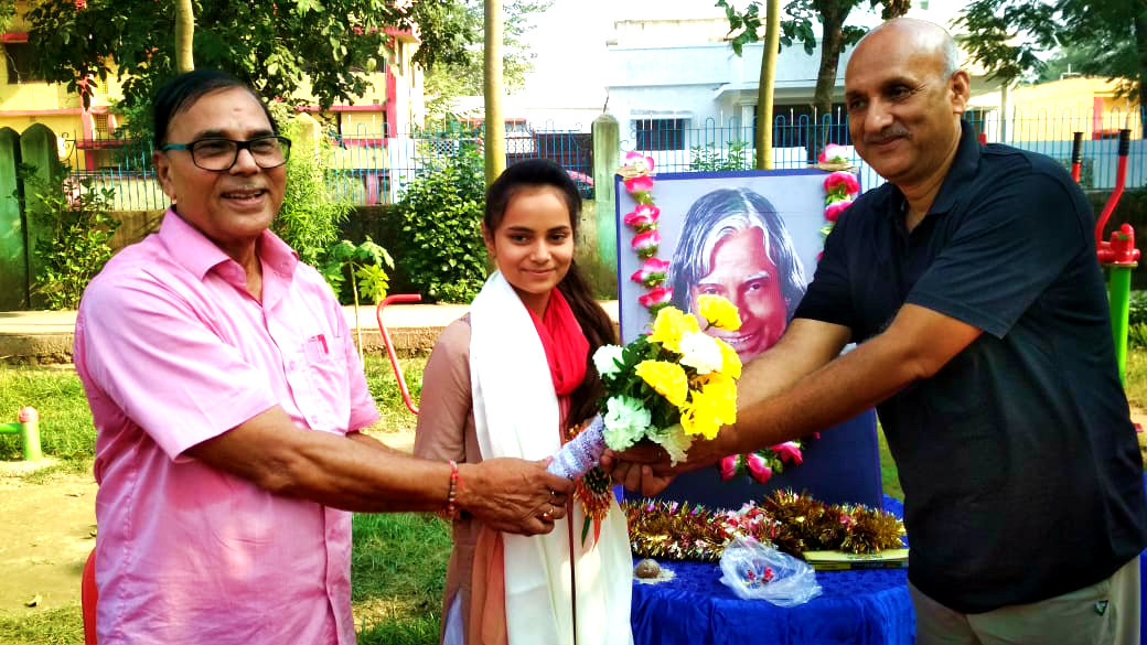 Emerging Singer Shivali in being honoured by Dr.Madhepuri & Former Minister on the occasion of 89th birth anniversary of Bharat Ratna DR.APJ Abdul Kalam. 