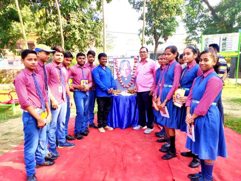 Dr.BN Yadav Madhepuri along with students celebrating 89th birth anniversary at APJ Abdul Kalam Park, Madhepura