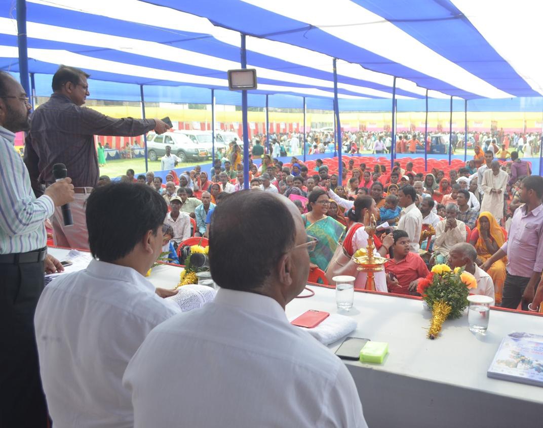 State Disability Commissioner Dr.Shivajee Kumar, ADM Upendra Kumar and others controlling the crowd of persons with disabilities.