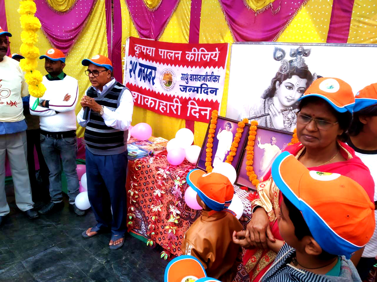 Samajsevi Dr.Bhupendra Madhepuri addressing the people on the auspicious occasion of 160th Birth Anniversary of Sadhu Baswani.