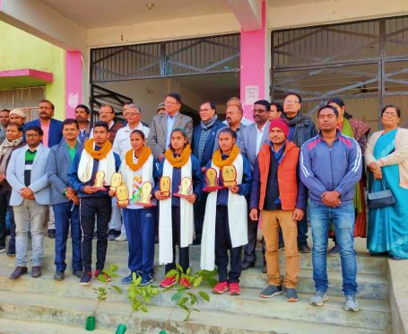 Samajsevi Dr.Bhupendra Madhepuri along with ADM Upendra Kumar, SDM Vrindalal and others with State Level Kabaddi players at Madhepura.