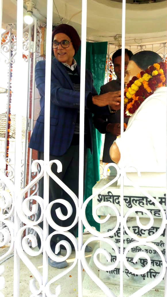 Chief Guest Dr.Bhupendra Madhepuri along with Dr.Naresh Kumar paying homage to Shahid Chulhai