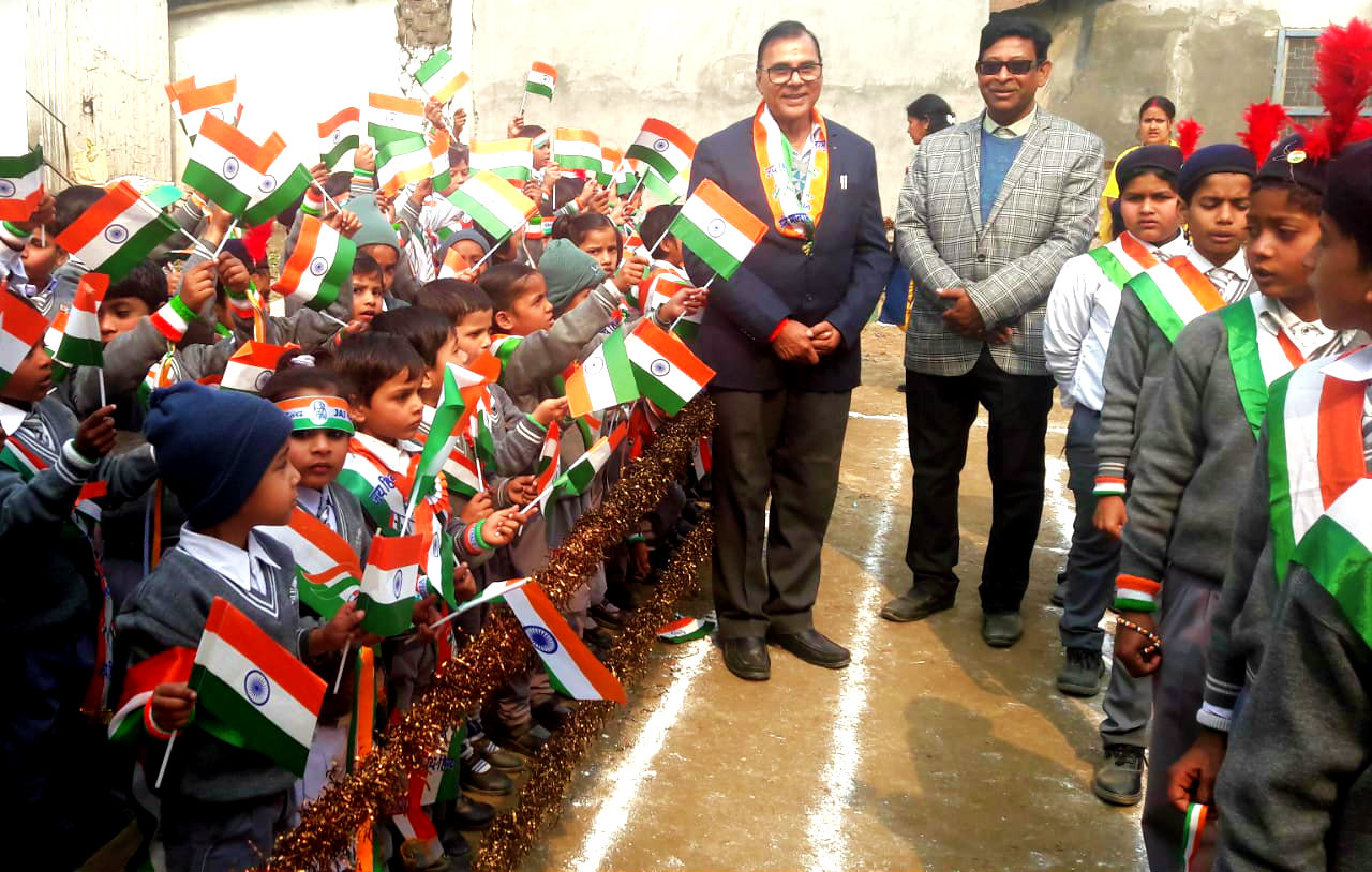 Dr.Madhepuri and Director Uddalak Ghosh with kids.