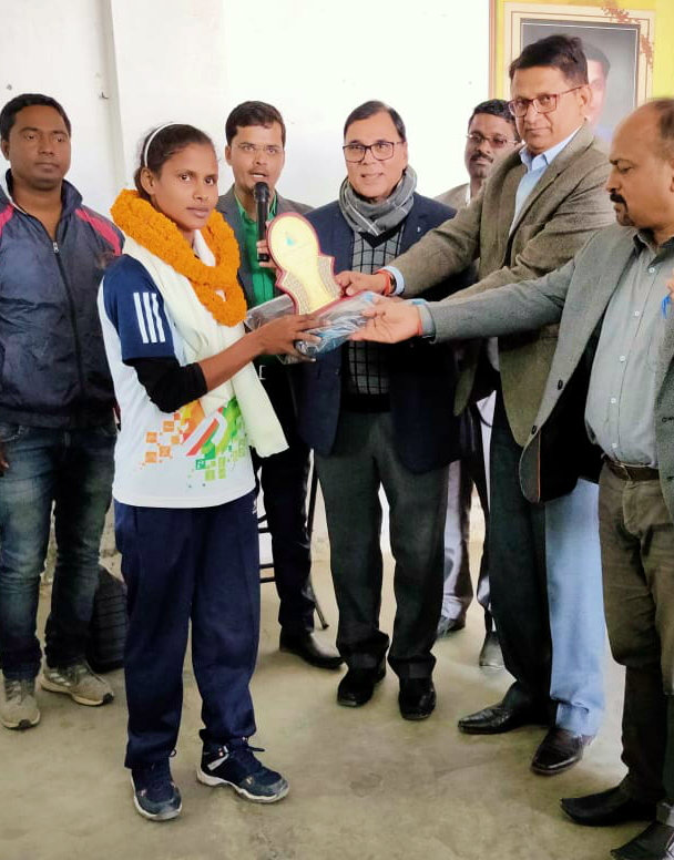 State Level Kabaddi Player is being encouraged by Dr.Madhepuri, ADM Upendra Kumar & SDM Vrindalal. 