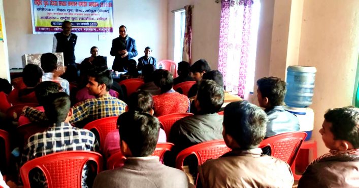 Dr.Bhupendra Madhepuri addressing Students on the event of Nehru Yuva Kendra, Madhepura.