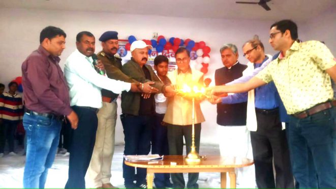 Former Professor of Physics Dr.Bhupendra Narayan Yadav Madhepuri, SDM S.Z.Hasan, DCLR Lalit Singh and others inaugurating the Scientific Projects Exhibition at Rajnandan Kala Bhawan, Alamnagar.